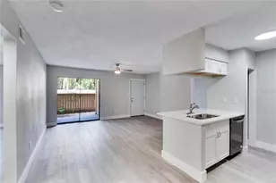 8718 Mallard Reserve Dr, Tampa, FL 33614 - Photo 8