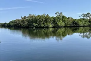 340 Mt Oak Ave NE, Saint Petersburg, FL 33702 - Photo 2