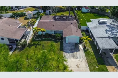 140 89th Avenue NE, Saint Petersburg, FL 33702 - Photo 2