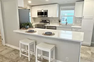 7107 Mt Essex Dr NE, Saint Petersburg, FL 33702 - Photo 8