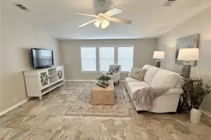 7107 Mt Essex Dr NE, Saint Petersburg, FL 33702 - Photo 4