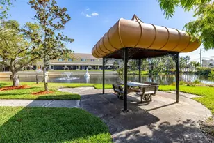 11231 Kapok Grand Cir, Saint Petersburg, FL 33708 - Photo 8