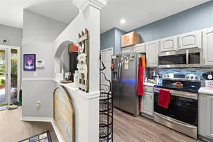 11231 Kapok Grand Cir, Saint Petersburg, FL 33708 - Photo 10