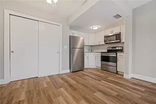 8602 Huron Ct, Tampa, FL 33614 - Photo 6