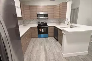 10507 Parkcrest Dr, Tampa, FL 33624 - Photo 16