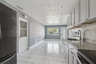 520 Freeport Ave N, Saint Petersburg, FL 33702 - Photo 12