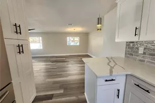 1818 Shore Acres Blvd NE, Saint Petersburg, FL 33703 - Photo 4