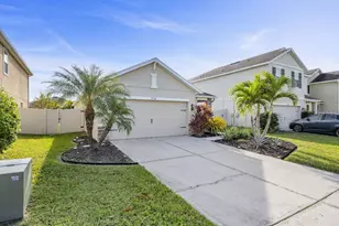 7754 Tuscan Bay Cir, Wesley Chapel, FL 33545 - Photo 2