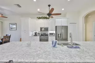 818 King Leon Way, Sun City Center, FL 33573 - Photo 6