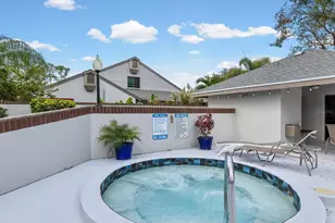 10671 Andrew Ln, Seminole, FL 33777 - Photo 6