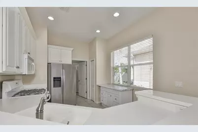 840 King Leon Way, Sun City Center, FL 33573 - Photo 8
