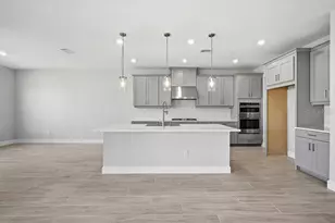 35074 Emberview Dr, Zephyrhills, FL 33541 - Photo 2