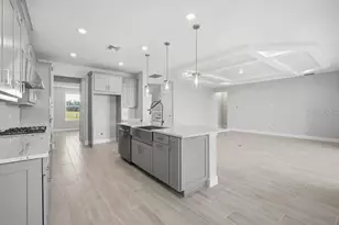 35074 Emberview Dr, Zephyrhills, FL 33541 - Photo 4