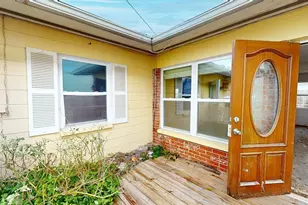 14906 N Bayshore Dr, Madeira Beach, FL 33708 - Photo 2