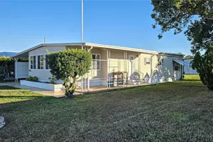 36708 Niles Dr, Zephyrhills, FL 33542 - Photo 2