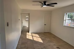 10935 N 14th St, Tampa, FL 33612 - Photo 8