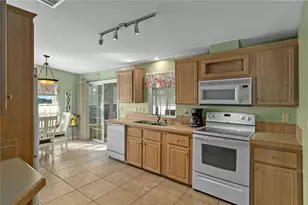 37546 Lilly Bea Ave, Zephyrhills, FL 33541 - Photo 16