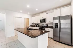 6347 Ten Acre Ct, Zephyrhills, FL 33541 - Photo 8