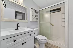 3904 William Hume Dr, Zephyrhills, FL 33541 - Photo 18