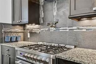 10555 Lake Breeze Dr, Seminole, FL 33772 - Photo 14