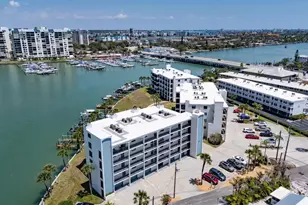 9815 Harrell Ave, Treasure Island, FL 33706 - Photo 32
