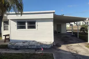 203 Mt Isle Ave NE, Saint Petersburg, FL 33702 - Photo 2