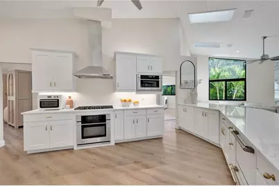 5361 Siesta Ct, Sarasota, FL 34242 - Photo 12