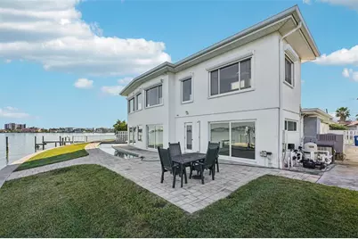 11055 6th Street E, Treasure Island, FL 33706 - Photo 2
