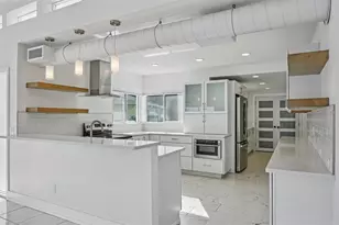 11055 6th St E, Treasure Island, FL 33706 - Photo 14