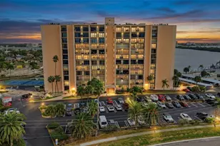 51 Island Way, Clearwater Beach, FL 33767 - Photo 2