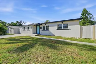 4234 Des Moines St NE, Saint Petersburg, FL 33703 - Photo 4