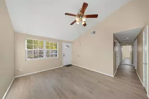 8804 Briar Hollow Ct, Tampa, FL 33634 - Photo 4