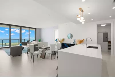 301 1st Street S #2402, Saint Petersburg, FL 33701 - Photo 2