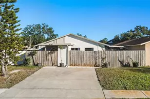 10707 Crowngate Ln, Tampa, FL 33624 - Photo 2