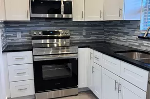 5815 Erin Ln S, Saint Petersburg, FL 33712 - Photo 8