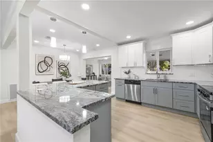 6850 7th St S, Saint Petersburg, FL 33705 - Photo 22