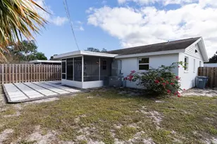 2237 Michele Dr, Sarasota, FL 34231 - Photo 32