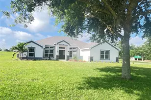 37266 Hidden Vw Cir, Dade City, FL 33523 - Photo 2
