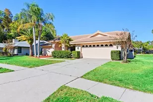 607 Waterford Cir E, Tarpon Springs, FL 34688 - Photo 4