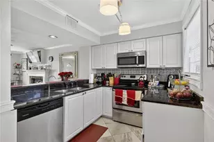 1811 Mill Run Cir, Tampa, FL 33613 - Photo 10