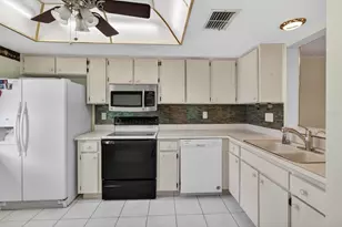 2211 Lark Cir W, Palm Harbor, FL 34684 - Photo 14