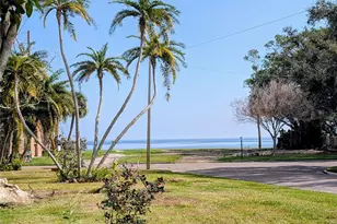 111 58th Ave S, Saint Petersburg, FL 33705 - Photo 4