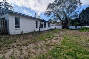 111 58th Ave S, Saint Petersburg, FL 33705 - Photo 2