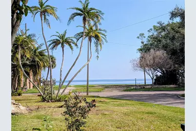 111 58th Avenue S, Saint Petersburg, FL 33705 - Photo 6