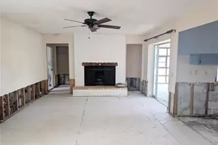 111 58th Ave S, Saint Petersburg, FL 33705 - Photo 4