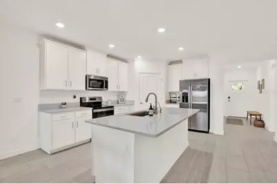 10998 Gable Dig Loop, San Antonio, FL 33576 - Photo 4