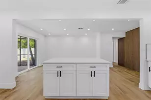 10906 N 28th St, Tampa, FL 33612 - Photo 14