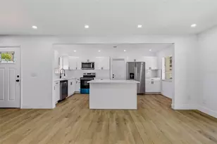 10906 N 28th St, Tampa, FL 33612 - Photo 8