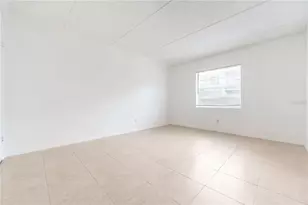 2860 Somerset Park Dr, Tampa, FL 33613 - Photo 16