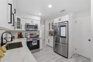9402 N Newport Ave, Tampa, FL 33612 - Photo 24